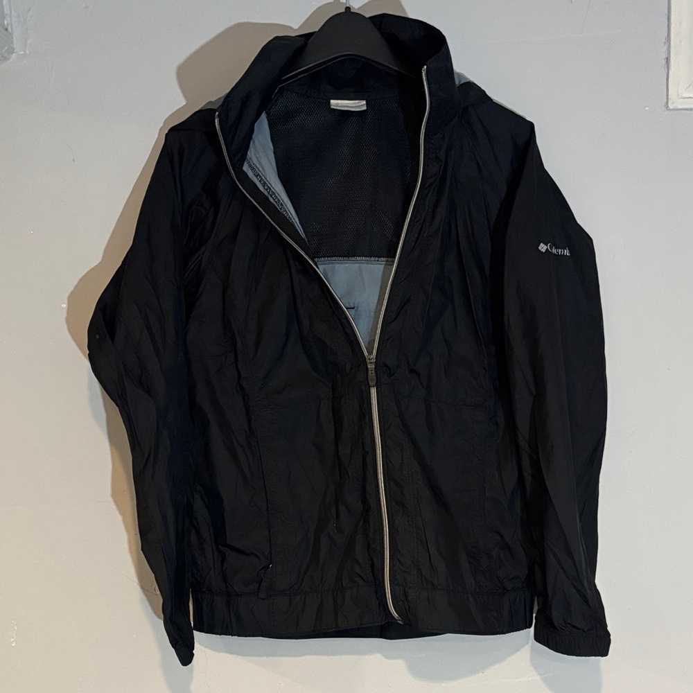 Columbia Black Windbreaker Jacket / rain jacket with hood